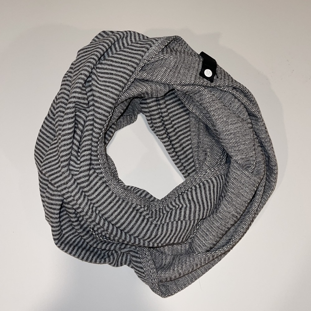 LuluLemon Infinity Scarf